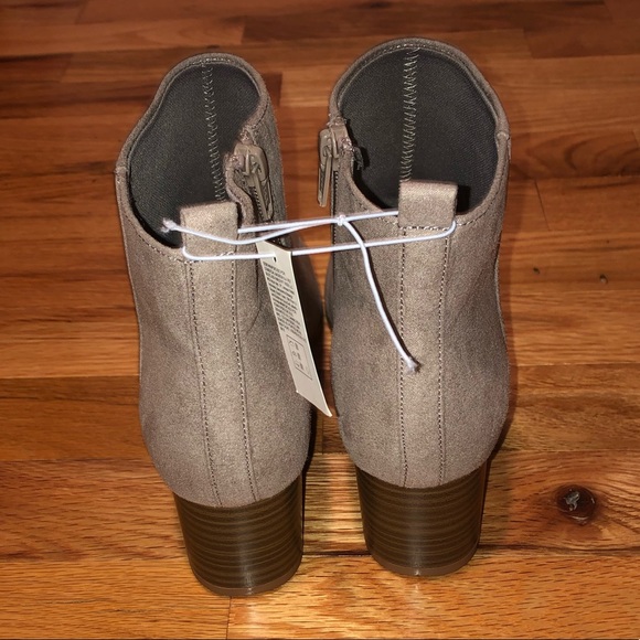NWT Taupe Block Heel Booties - Picture 3 of 5
